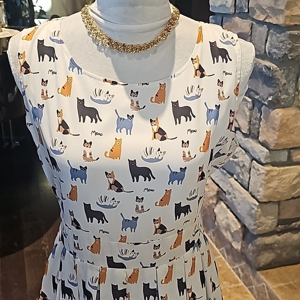 Calling all cat lovers!classic style dress with cats everywhere!size medium - Picture 1 of 12
